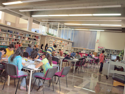 Biblioteca Central mesas